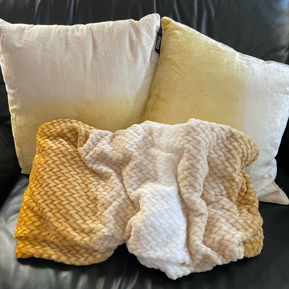 Yellow Gold Pillow & throw set